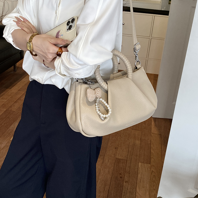 プリーツデザインラウンドトップハンドルバッグ女性用ピュアカラ - Luxury Bags Consignment のレビューと価格