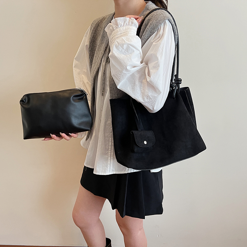 左側 高級フェイクスエード トートバッグ 2025年冬 秋  - Luxury Bags For Young Women のレビューと価格