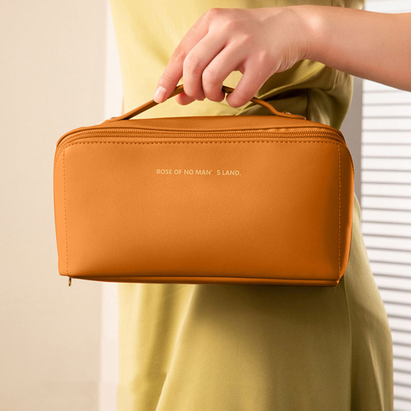 女性用高級メイクアップオーガナイザー、トイレタリーキットバッ - Luxury Bags Consignment のレビューと価格