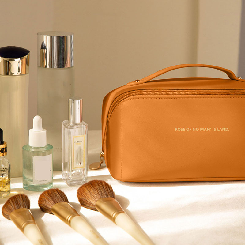 女性用高級メイクアップオーガナイザー、トイレタリーキットバッ - Luxury Bags Consignment のレビューと価格