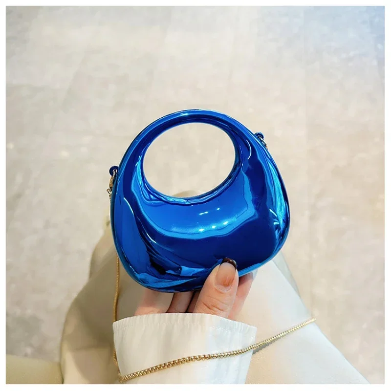 女性用メタリッククロスオーバーバッグ,半月の光沢のあるPVC - Luxury Bags To Sell のレビューと価格