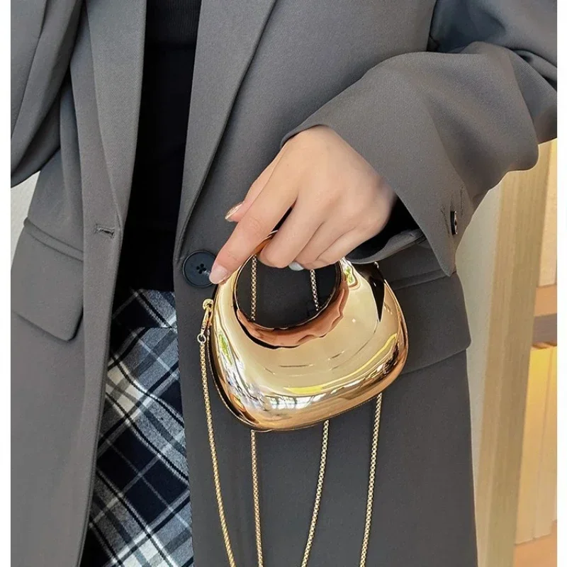 女性用メタリッククロスオーバーバッグ,半月の光沢のあるPVC - Luxury Bags To Sell のレビューと価格