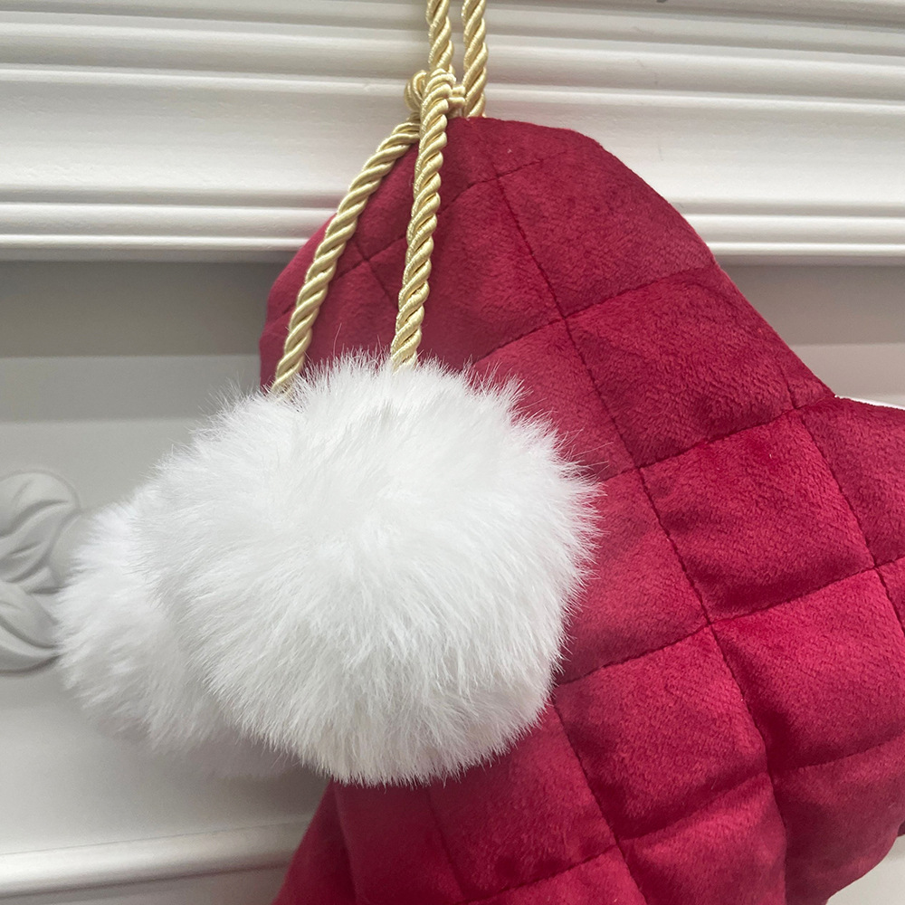 キルティング加工の犬用クリスマスストッキング、ポンポン付き、 - Luxury Xmas Bags のレビューと価格