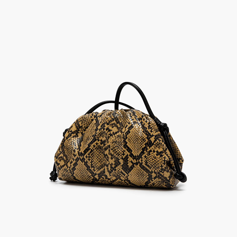 女性用シャーリング入り蛇紋模様ダンプリングバッグ、ポーチハン - Luxury Bags Consignment のレビューと価格